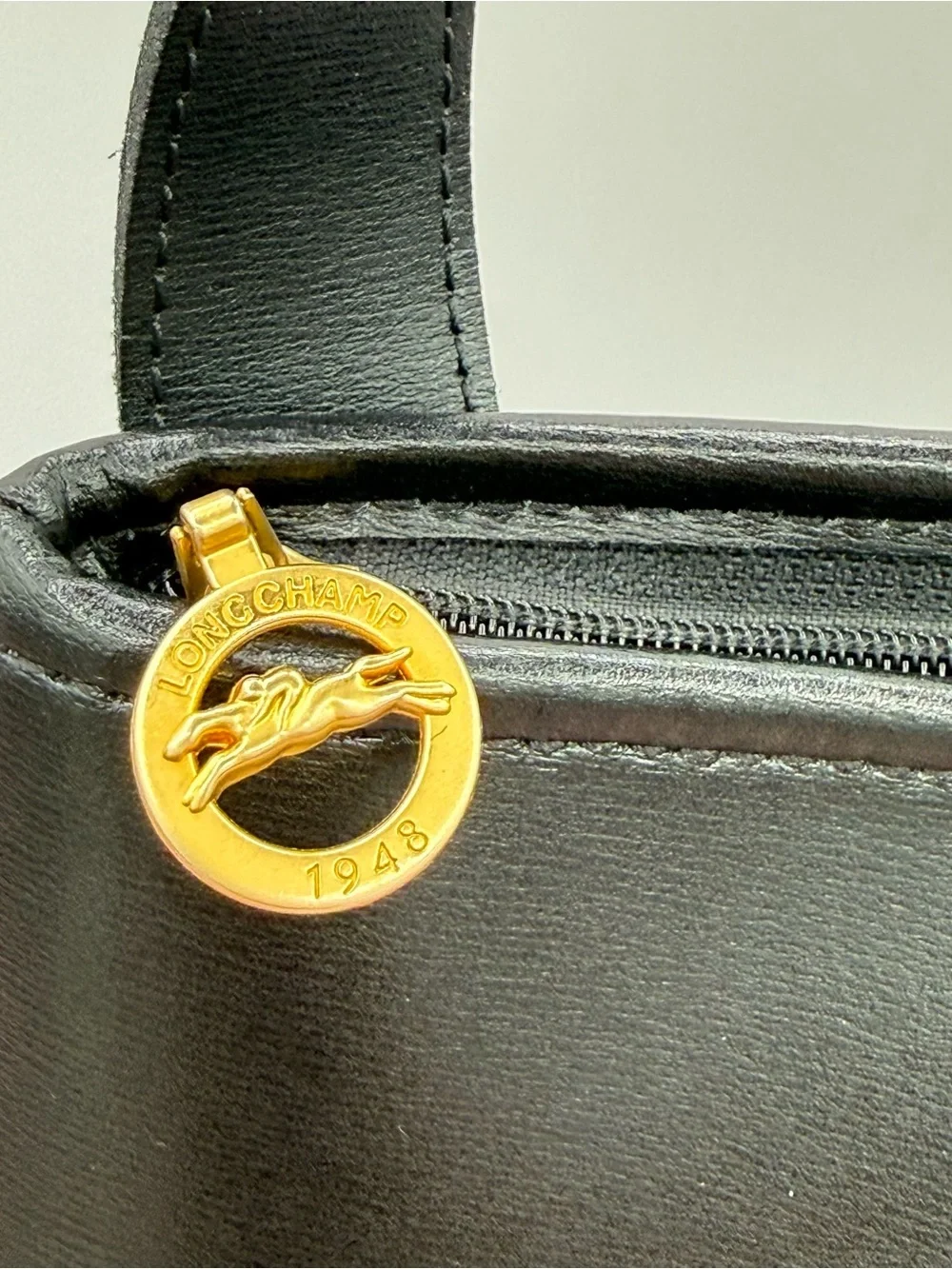 Longchamp shoulder tone